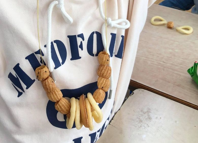snack-necklace-2